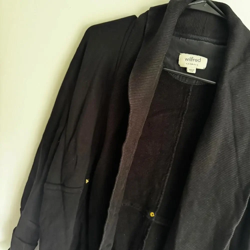 🖤 Aritzia Wilfred Relaxed Diderot Cocoon Cardigan Sweater Black Studded - Picture 3 of 8